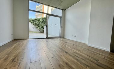 Monoambiente con patio en PLANTA BAJA En VENTA!