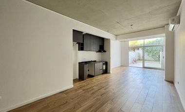 Monoambiente con patio en PLANTA BAJA En VENTA!