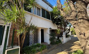 Amplio duplex de 148 m2, 1 cuadra de Dardo Rocha y Av Santa Fe, patio y amplia terraza c/parrilla