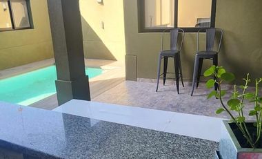 Casa 4 ambientes con pileta climatiza en venta - Quilmes residencial
