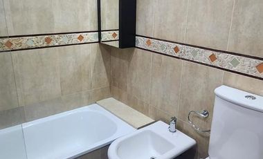 Casa 4 ambientes con pileta climatiza en venta - Quilmes residencial