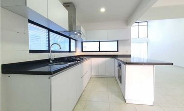 Casa Campestre En Venta En Conjunto Cerrado Chinauta