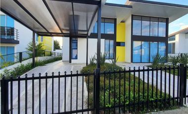 Casa Campestre En Venta En Conjunto Cerrado Chinauta