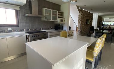 Casa en venta en Saint Thomas Este, Canning