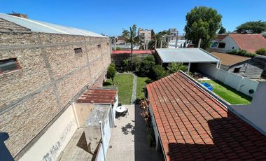 Amplia Casa c/ avenida c/ patio