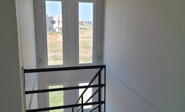 EXCELENTE PROPIEDAD EN VENTA 4amb EN BARRIO PRIVADO LAGOS DE CANNING 1