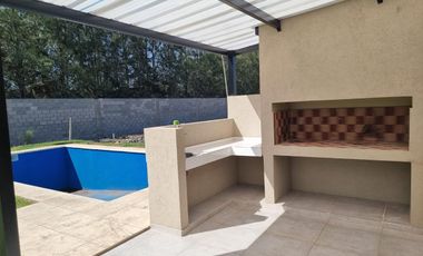 EXCELENTE PROPIEDAD EN VENTA 4amb EN BARRIO PRIVADO LAGOS DE CANNING 1