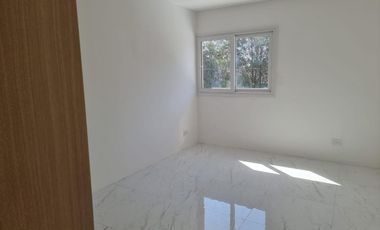 EXCELENTE PROPIEDAD EN VENTA 4amb EN BARRIO PRIVADO LAGOS DE CANNING 1