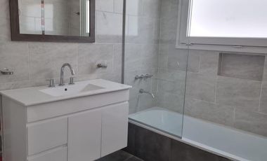 EXCELENTE PROPIEDAD EN VENTA 4amb EN BARRIO PRIVADO LAGOS DE CANNING 1
