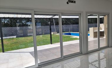 EXCELENTE PROPIEDAD EN VENTA 4amb EN BARRIO PRIVADO LAGOS DE CANNING 1