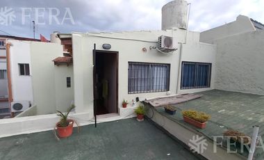 Venta casa 5 ambientes con patio con parrilla y terraza en Wilde (30667)