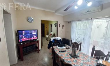 Venta casa 5 ambientes con patio con parrilla y terraza en Wilde (30667)