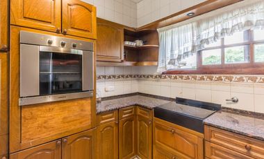 VENTA  FLORIDA CASA DE 3 DORM.PLAYROOM  PILETA  JARDIN  TERRENO DOBLE