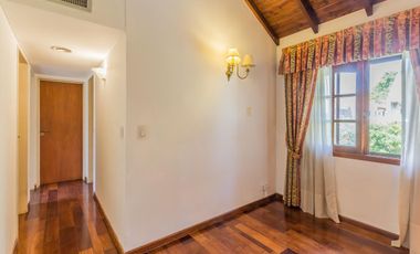 VENTA  FLORIDA CASA DE 3 DORM.PLAYROOM  PILETA  JARDIN  TERRENO DOBLE