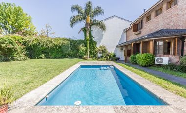 VENTA  FLORIDA CASA DE 3 DORM.PLAYROOM  PILETA  JARDIN  TERRENO DOBLE
