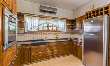 VENTA  FLORIDA CASA DE 3 DORM.PLAYROOM  PILETA  JARDIN  TERRENO DOBLE