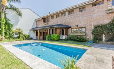 VENTA  FLORIDA CASA DE 3 DORM.PLAYROOM  PILETA  JARDIN  TERRENO DOBLE