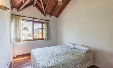 VENTA  FLORIDA CASA DE 3 DORM.PLAYROOM  PILETA  JARDIN  TERRENO DOBLE