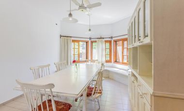 VENTA  FLORIDA CASA DE 3 DORM.PLAYROOM  PILETA  JARDIN  TERRENO DOBLE