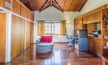 VENTA  FLORIDA CASA DE 3 DORM.PLAYROOM  PILETA  JARDIN  TERRENO DOBLE