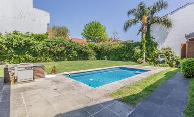 VENTA  FLORIDA CASA DE 3 DORM.PLAYROOM  PILETA  JARDIN  TERRENO DOBLE