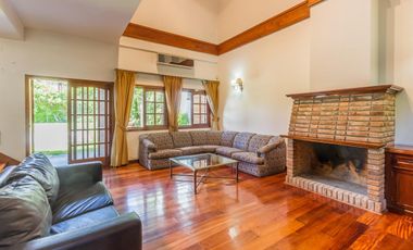 VENTA  FLORIDA CASA DE 3 DORM.PLAYROOM  PILETA  JARDIN  TERRENO DOBLE