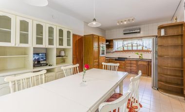 VENTA  FLORIDA CASA DE 3 DORM.PLAYROOM  PILETA  JARDIN  TERRENO DOBLE