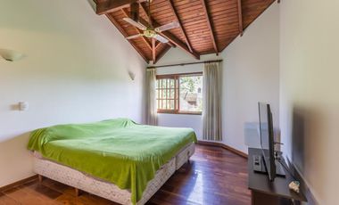 VENTA  FLORIDA CASA DE 3 DORM.PLAYROOM  PILETA  JARDIN  TERRENO DOBLE