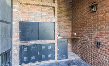VENTA  FLORIDA CASA DE 3 DORM.PLAYROOM  PILETA  JARDIN  TERRENO DOBLE