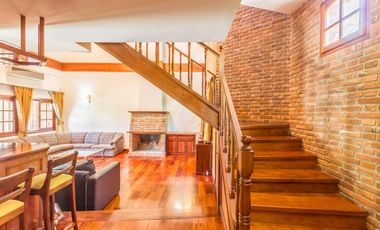 VENTA  FLORIDA CASA DE 3 DORM.PLAYROOM  PILETA  JARDIN  TERRENO DOBLE