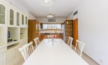 VENTA  FLORIDA CASA DE 3 DORM.PLAYROOM  PILETA  JARDIN  TERRENO DOBLE