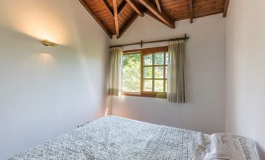 VENTA  FLORIDA CASA DE 3 DORM.PLAYROOM  PILETA  JARDIN  TERRENO DOBLE