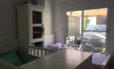 Casa de 3 ambientes con jardín