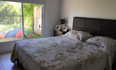 Casa de 3 ambientes con jardín