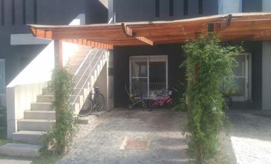 Casa de 3 ambientes con jardín