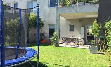 Casa de 3 ambientes con jardín