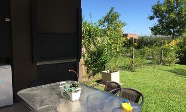 Casa de 3 ambientes con jardín