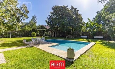 Casa tipo chalet inglés en José Marmol - IMPECABLE