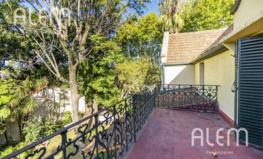 Casa tipo chalet inglés en José Marmol - IMPECABLE