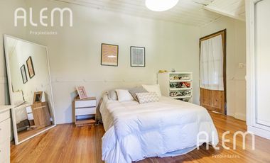 Casa tipo chalet inglés en José Marmol - IMPECABLE