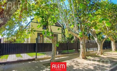 Casa tipo chalet inglés en José Marmol - IMPECABLE