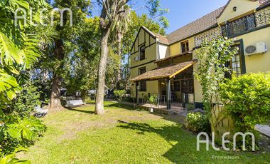 Casa tipo chalet inglés en José Marmol - IMPECABLE