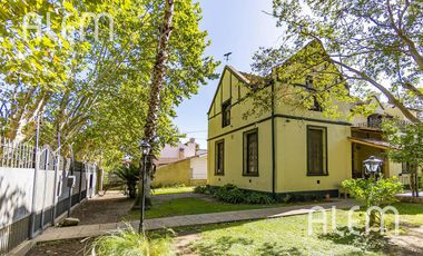 Casa tipo chalet inglés en José Marmol - IMPECABLE
