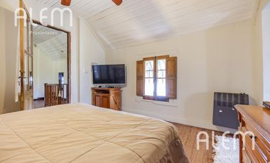 Casa tipo chalet inglés en José Marmol - IMPECABLE