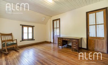 Casa tipo chalet inglés en José Marmol - IMPECABLE