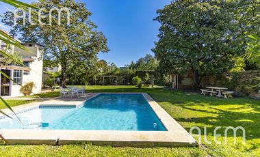 Casa tipo chalet inglés en José Marmol - IMPECABLE