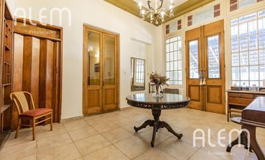 Casa tipo chalet inglés en José Marmol - IMPECABLE