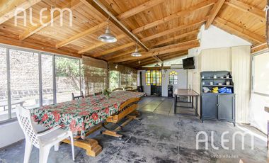 Casa tipo chalet inglés en José Marmol - IMPECABLE