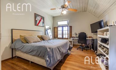 Casa tipo chalet inglés en José Marmol - IMPECABLE