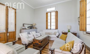 Casa tipo chalet inglés en José Marmol - IMPECABLE